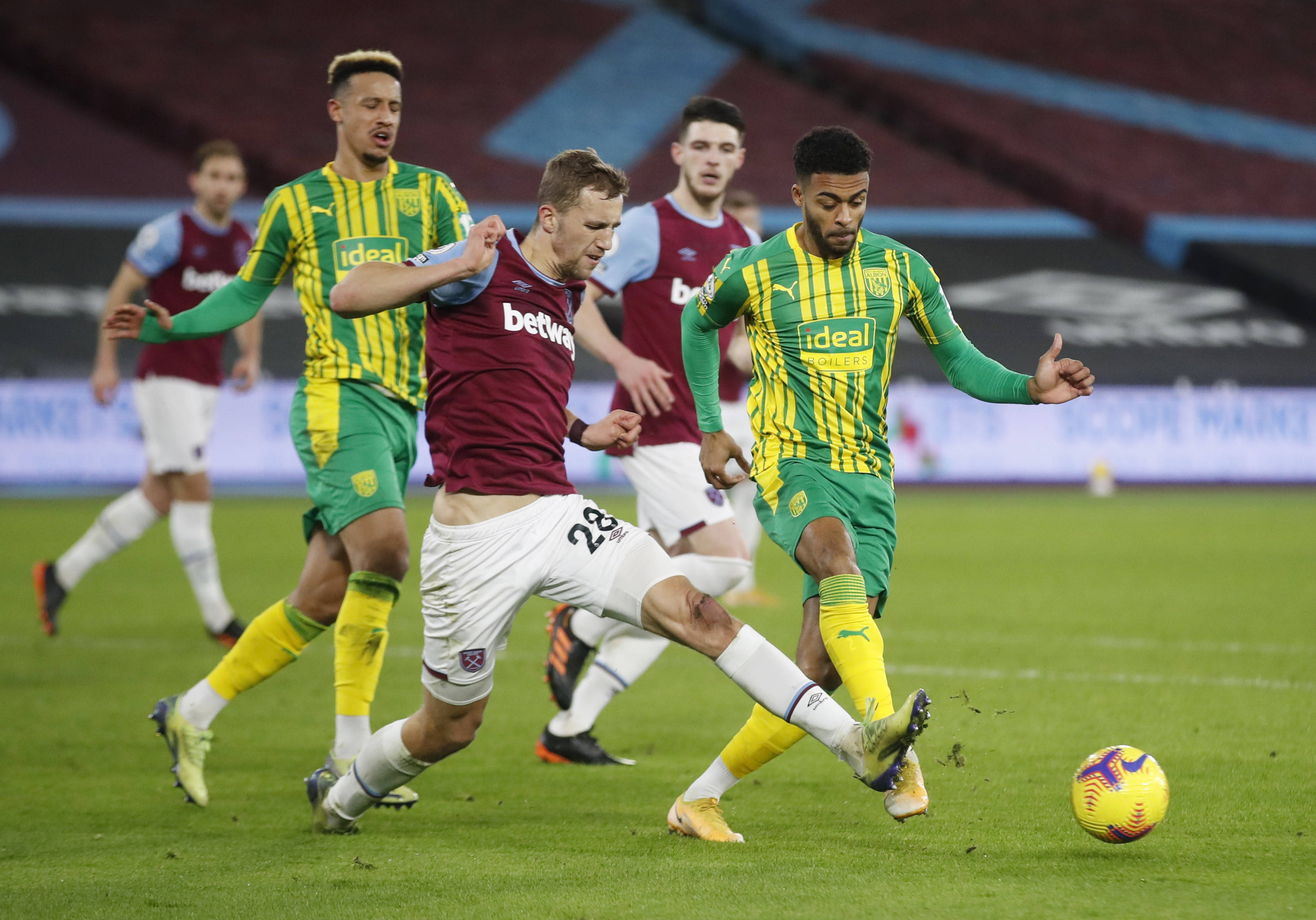 在此背景下 在此背景下