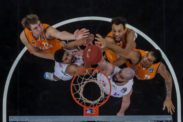 高度竞争的 高度竞争的